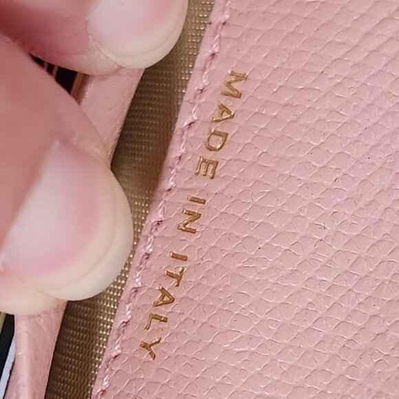 Chanel 2003-2004 textured caviar compact French wallet. Hologram present. - Picture 11 of 16